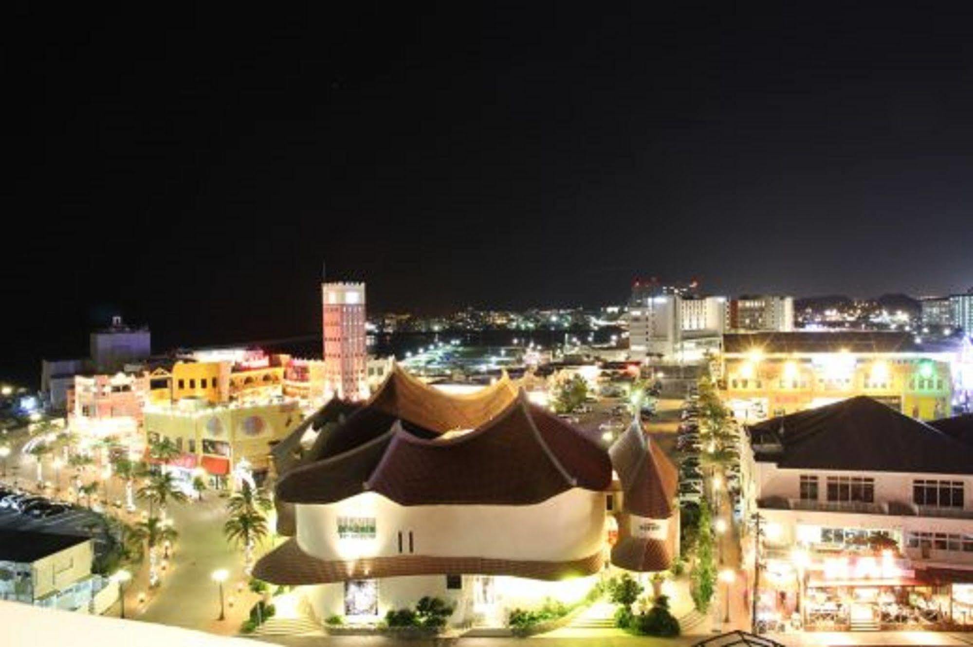 Condominium Hotel Monpa Chatan Exterior foto